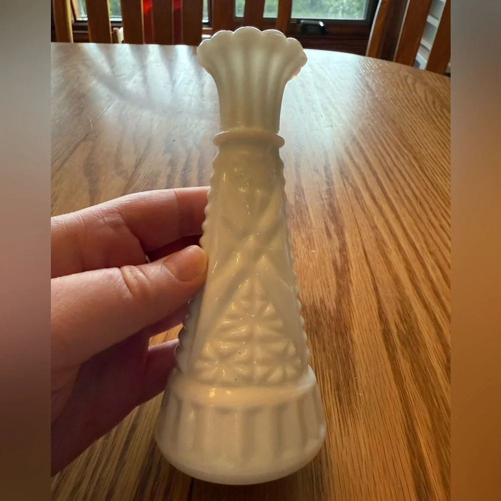 Vintage 1970s Anchor Hocking Milk Glass Flower Bud Vase